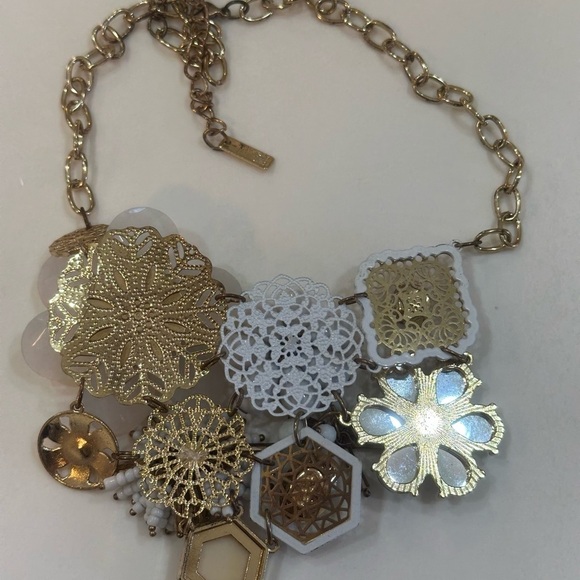 INC VTG Gold Chain White Filigree Floral Statement Necklace & Earring Set Signed - Picture 6 of 7